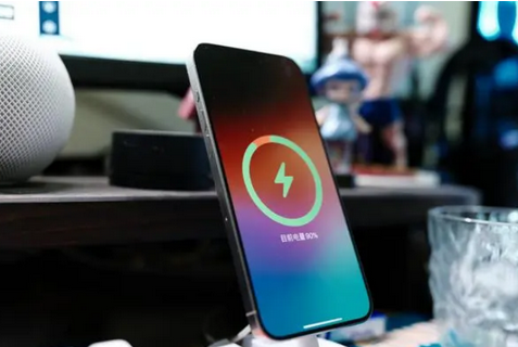 赣县苹果15换屏服务分享用什么充电器给iPhone15充电更好 